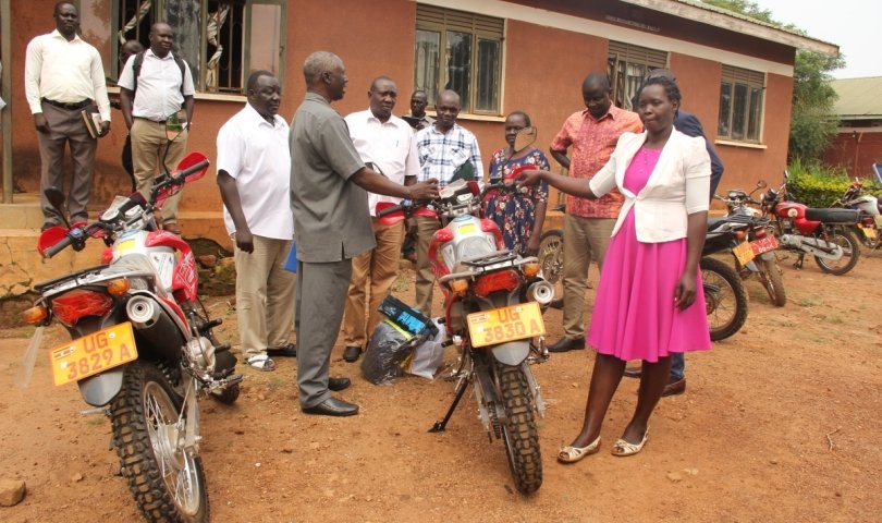 Chief Administrative Officer/Apac, Canon George Adoko hands over the key to Akech Caroline